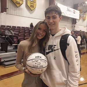 Meet your Posher, Ellie